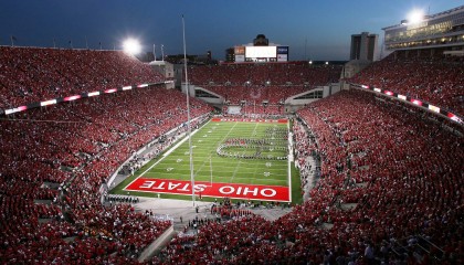 9游游戏官网-_星空中的瑜伽大会：在宇宙之下放松身心_，星空瑜伽馆